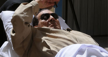دعوى للإفراج الصحى عن مبارك وأخرى تطالب بنقله للمستشفى العسكرى