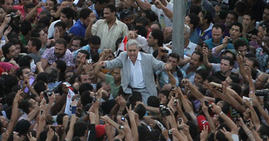 "صباحى" وسط آلاف المتظاهرين: يحق للمصريين المطالبة بإسقاط "مرسى"