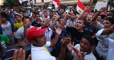 بالصور والفيديو.. القاهرة تتحول لعرس جماهيرى احتفالاً بفوز مرسى.. الأغانى الوطنية والثورية والطبول والمزامير تشعل الميادين.. وشعار "الجيش والشعب إيد واحدة" يعلو من جديد.. والبكاء يسيطر على أنصار شفيق 