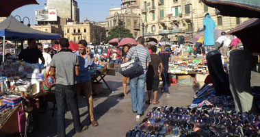 فى اليوم الرابع بعد إخلاء "رمسيس" من الباعة الجائلين لموقف أحمد حلمى.. الباعة يمتنعون عن فرش بضائعهم خوفا من سرقتها..ويطالبون المحافظ بتقفيل الباكيات وتقنين أوضاعهم ودفع إيجارات مقابل وقوفهم مع الدولة