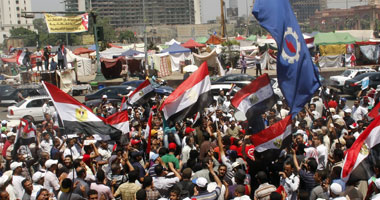 الإخوان والقوى المدنية يتظاهرون غدا فى ميدان التحرير..الأحزاب تطالب بكشف حساب للرئيس وجماعته بعد مرور 100 يوم.. و"الحرية والعدالة " يتظاهر لمحاكمة قتلة موقعة الجمل ".. وتخوفات من وقوع صدام بين الطرفين