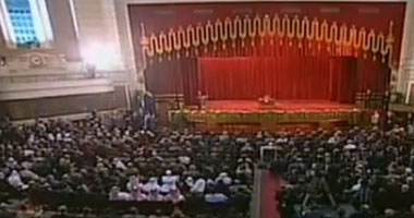 مرسى ينهى كلمته ويغادر قاعة جامعة القاهرة وسط هتافات الحاضرين