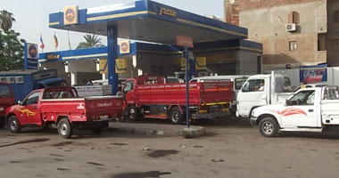 أزمة فى "السولار" بالغربية والمنوفية.. وتكدس السيارات أمام محطات الوقود