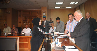 بالصور.. محافظ الشرقية يسلم عقود إسكان الشباب الزنكلون