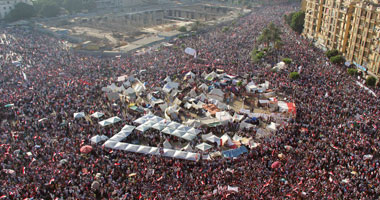 عروض جوية للقوات المسلحة فى سماء ميدان التحرير