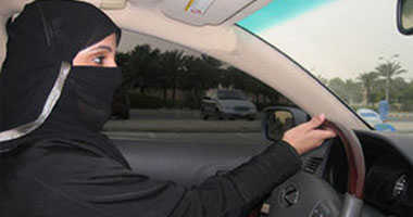 الجارديان: السعوديات يتحدين حظر قيادة السيارة فى حملة بالمملكة