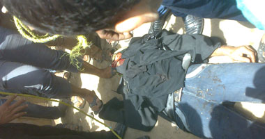 بالصور.. أهالى القيصرية بالمحلة يحاولون تنفيذ حد "الحرابة" بلص تخفى فى نقاب