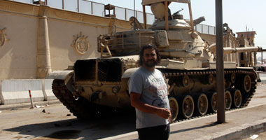حبس علاء عبد الفتاح  وآخرين 15 سنة غيابيًا فى أحداث "مجلس الشورى"