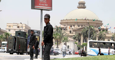 تكثيف أمنى أمام جامعة القاهرة استعدادا لمواجهة تظاهرات الإخوان داخل الحرم