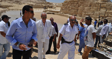 بالصور.. وزير الآثار يتابع المنظومة التأمينية لمنطقة الهرم