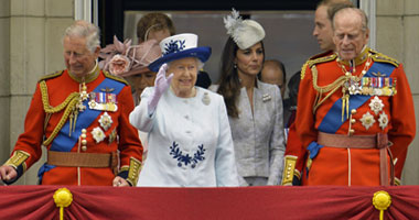 إليزابيث ملكة بريطانيا تزور معسكراً نازياً سابقا للمرة الأولى