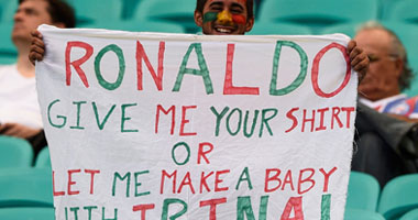 مشجع يهدد رونالدو بالإنجاب من صديقته إن لم يحصل على قميصه