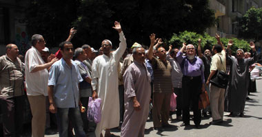عمال شركة مختار إبراهيم للمقاولات يتظاهرون للمطالبة بتعيينهم