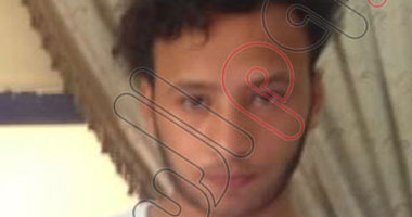 ننفرد بنشر صورة المتهم بتسريب امتحان إحصاء الثانوية العامة على "فيس بوك".. الطالب: دخلت الحمام وصورت الأسئلة وأرسلتها لشقيقى بالموبايل فنشرها على الإنترنت.. والنيابة تخلى سبيله بكفالة 1000 جنيه