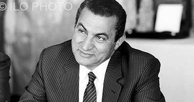 حفيد مبارك ينشر صورة لجده على "فيس بوك".. ويعلق: اللهم فك كربه وفرج همه