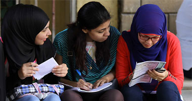 طلاب الثانوية نظام حديث يؤدون اليوم امتحانى الجبر والهندسة الفراغية