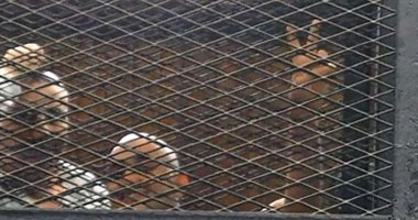 تأجيل إعادة محاكمة أحمد دومة فى "أحداث مجلس الوزراء" لـ 18 فبراير