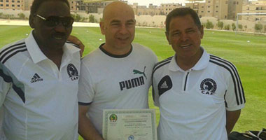 بالصور.. حسام حسن يحصل على الرخصة التدريبية "A"