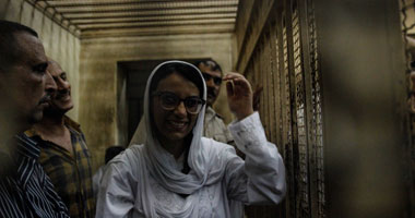 وقف تنفيذ عقوبة ماهينور المصرى مؤقتاً لتسلمها جائزة دولية