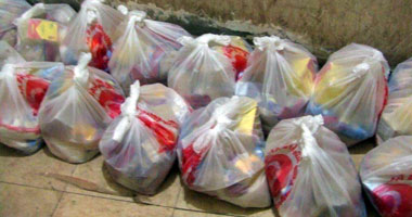 الشرطة توزع حقائب السلع والمنتجات الرمضانية على المواطنين بشمال سيناء
