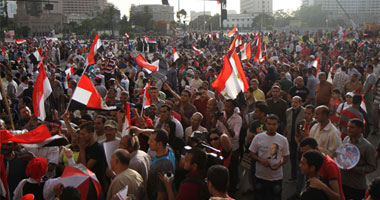 رجال الأمن يمتطون الخيول أثناء تأمينهم ميدان التحرير