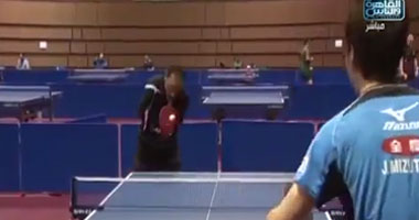بالفيديو.. شاب مصرى مبتور الذراعين يلعب تنس طاولة بفمه