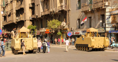 قوات الجيش تواصل نشر آليات عسكرية بـميدان التحرير لتأمينه