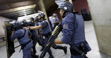 شرطة البرازيل تطلق الغاز المسيل للدموع وقنابل الصوت لتفريق احتجاج فى ريو