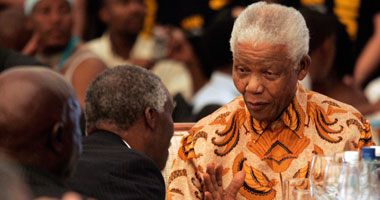 مانديلا يحتفل بميلاده التسعين مع أقارب وسياسيين