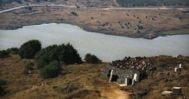 إطلاق نار من سوريا على عمال إسرائيليين يبنون جدارا أمنيا بالجولان