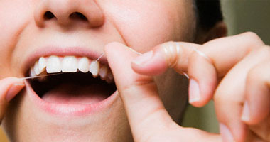 قبل أن تفقد ابتسامتك الجميلة.. 7 أشياء تدمر صحة أسنانك ابتعد عنها