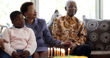 بالصور نيلسون مانديلا يحتفل بعيد ميلاده الـ91