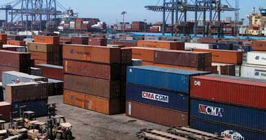ميناء دمياط يستقبل 11 سفينة للحاويات والبضائع العامة