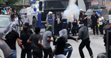 اشتباكات بين الشرطة التركية ومتظاهرين أكراد فى اسطنبول 