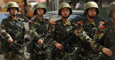 الصين تتسلم 28 مشتبها بارتكاب جرائم احتيال بعد ترحيلهم من كمبوديا