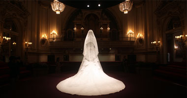 بالصور.. معرض لفستان زفاف كيت ميدلتون 
