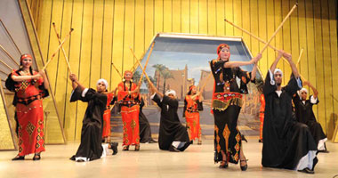 فرقة الأقصر للفنون الشعبية تسافر للمشاركة فى إحتفالات تعامد الشمس بأسوان
