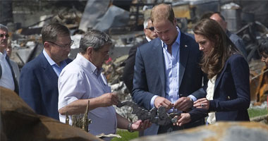 بالصور.. دوق ودوقة كيمبردج يزوران بلدة كندية دمرتها الحرائق 
