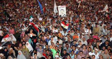 متظاهرو التحرير يطالبون بحل الدستورية ورحيل المشير