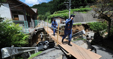 مقتل 3 أشخاص وفقد 26 جراء فيضانات اليابان