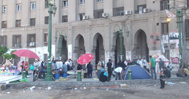 بالصور ..حازمون وثوار بلا تيار وحزب الثورة مستمرون فى اعتصام التحرير