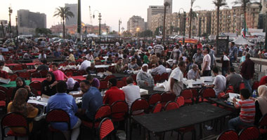 إفطار جماعى لمعتصمى التحرير وسط تأمين اللجان الشعبية