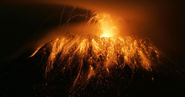 بركان "مونا لوا" الأكبر فى العالم يظهر علامات على عودته للنشاط