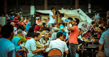 إفطار جماعى بميدان التحرير وسط تأمين اللجان الشعبية