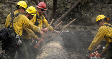 إجلاء الآلاف من السكان فى ظل اتساع نطاق حريق غابات كاليفورنيا 