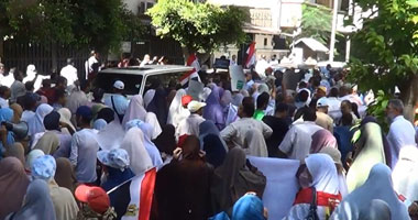 أنصار مرسى يتظاهرون أمام قنصليتى أمريكا والسعودية بالإسكندرية