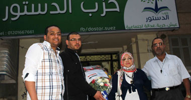 "دستور" السويس يزور الضابط المصاب باشتباكات الإخوان