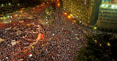 بدء توافد عدد من المتظاهرين على "ميدان التحرير" 