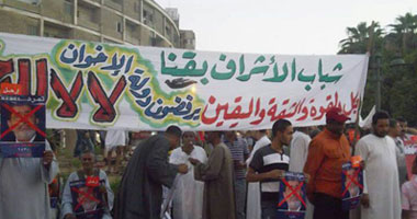 الطائرات الحربية تحلق بارتفاع منخفض فوق سماء قنا