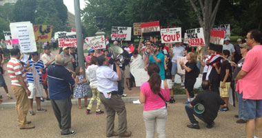 بالصور.. المصريون يتظاهرون فى واشنطن ضد أكاذيب "CNN"